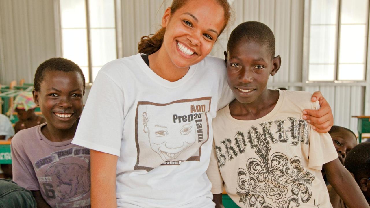 L. Carolina Tavárez Varela with school children in Haiti